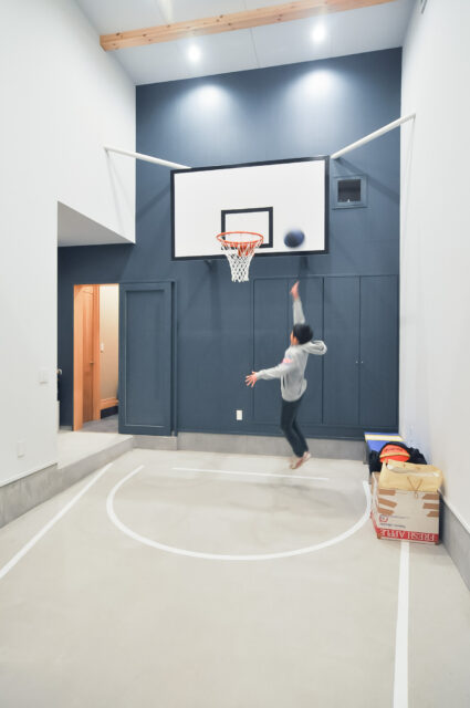 【バスケットボールのできる家】 川越市の木造新築住宅の画像