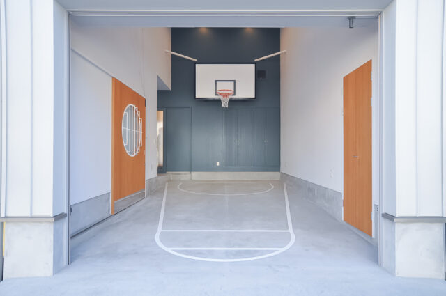 【ガレージでバスケットボールのできる家】埼玉県川越市の新築木造住宅の画像