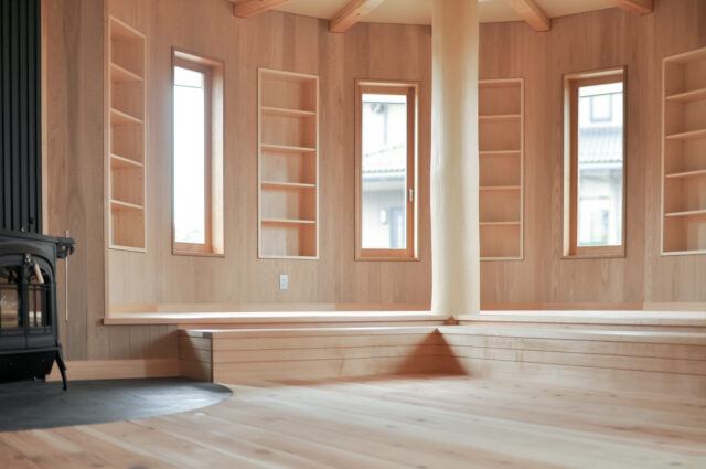 16角形の多目的スペース（西坂戸の2世帯 新築木造住宅）の画像