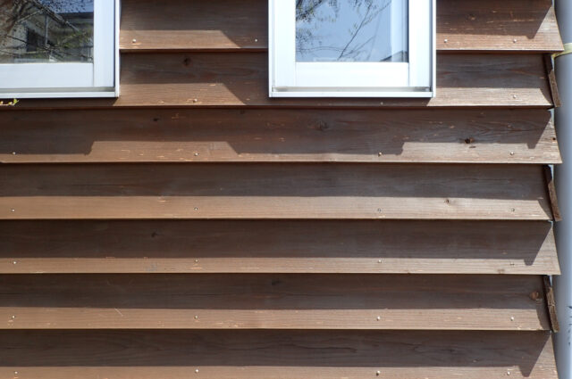 【西側外壁：杉板（南京下見張り） 10年目の経年変化①】木造住宅のメンテナンスの画像