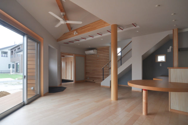 【室内と外部空間の一体化の三角形プラン 広い敷地を有効に活用】埼玉県 設計事務所の住宅設計の画像