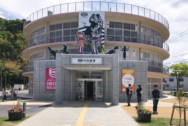 旧明倫小学校円形校舎（鳥取県倉吉市）がフィギュアミュージアムになるまでの画像