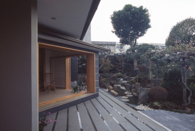【リビングの岬の突端は、プライベートガーデン】埼玉の設計事務所の家づくりの画像