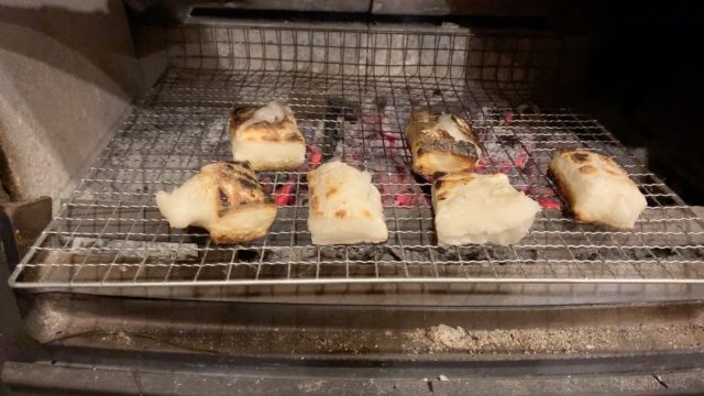 【薪ストーブで、冷蔵庫に残った正月のお餅を整理】埼玉の薪ストーブのある暮らしの画像