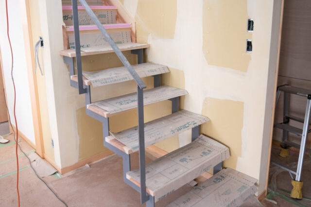 階段＆手すりは鉄の制作物【設計事務所の家づくり】の画像