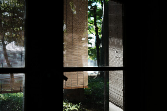 夏の室内空間を快適に過ごすための日差しのコントロール『スダレ』の画像