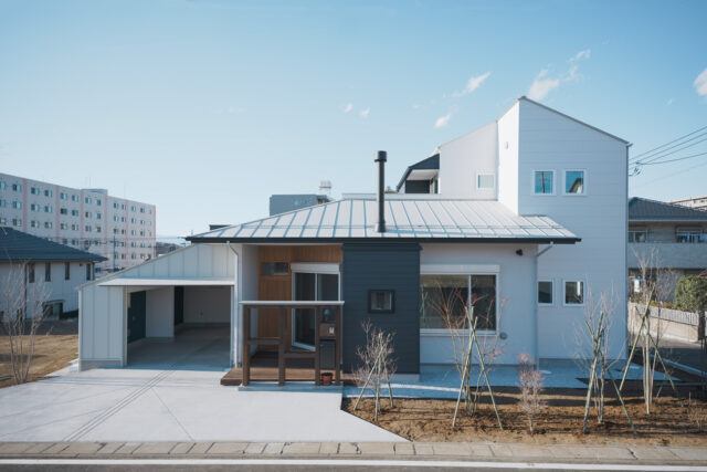 【暮らしのスペースと多目的なガレージの融合】入間市の新築木造住宅の画像
