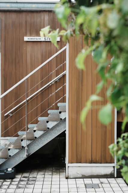 入間のメインストリートに佇む ー KOMATSUYA STEPS 25年目の外壁改修の画像