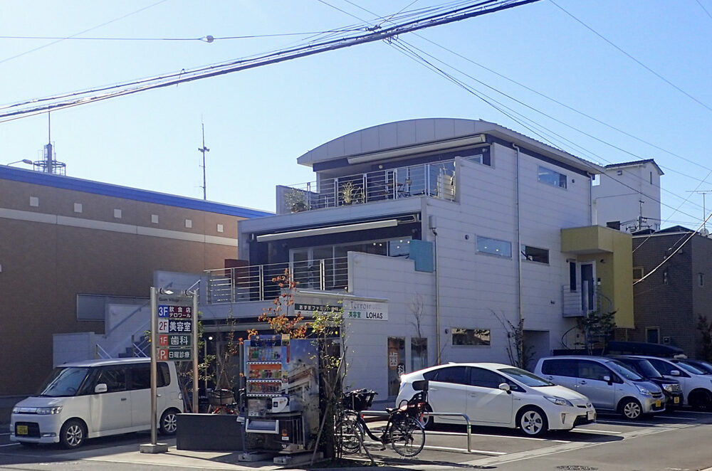 建物外観 側面（駐車場側）