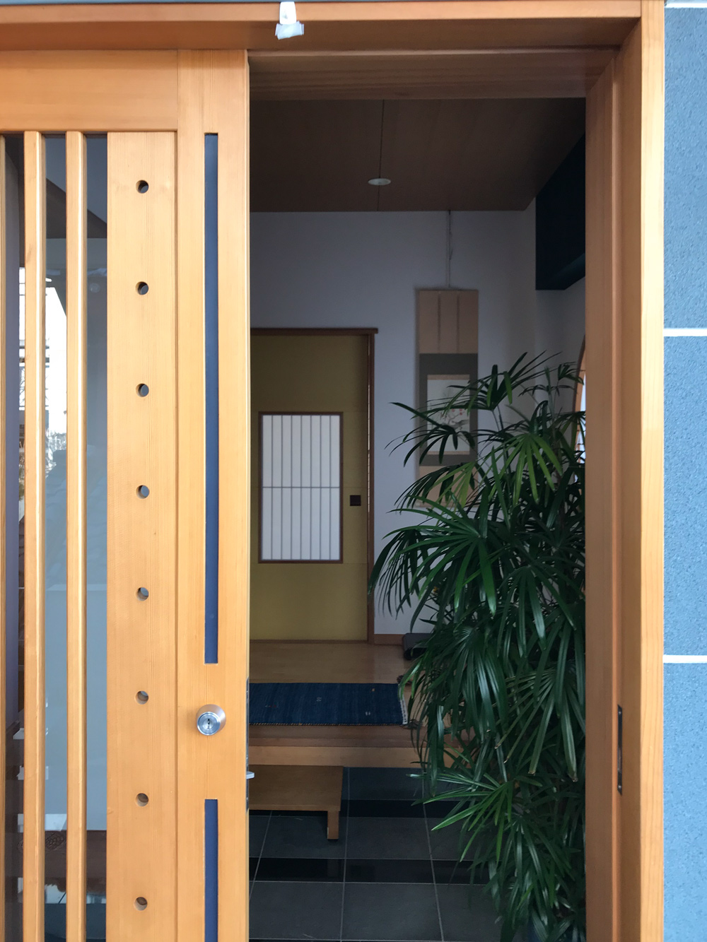和テイスト 縦格子とガラスの引き戸家づくり 建築デザイン 住宅設計は 設計事務所 独楽蔵 こまぐら