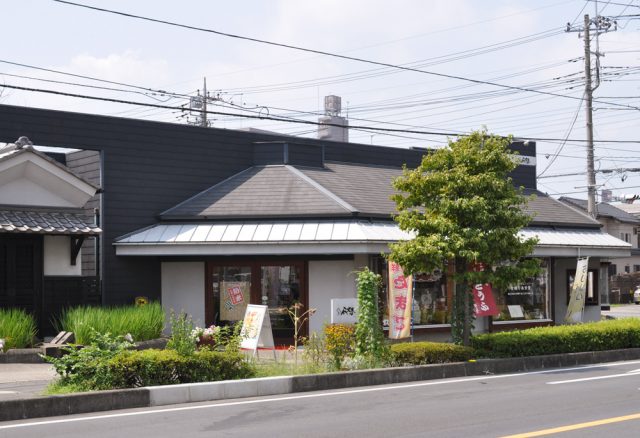 【西木屋 米店】街中に『小さな蔵』と『田んぼ』のあるお米屋さんの画像