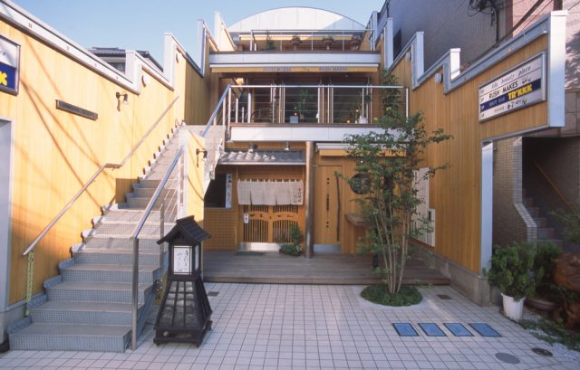 商業テナントビル KOMATSUYA STEPSの画像